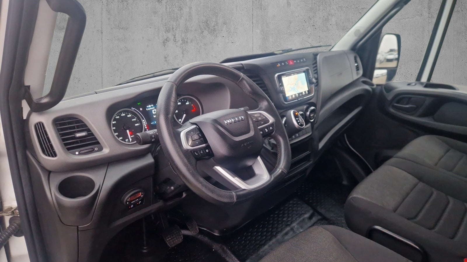 Billede af Iveco Daily 3,0 35S18 12m³ Van AG8