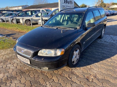 Volvo V70 2,4 170 Benzin modelår 2005 km 344000 Sort træk klimaanlæg ABS airbag centrallås startspær