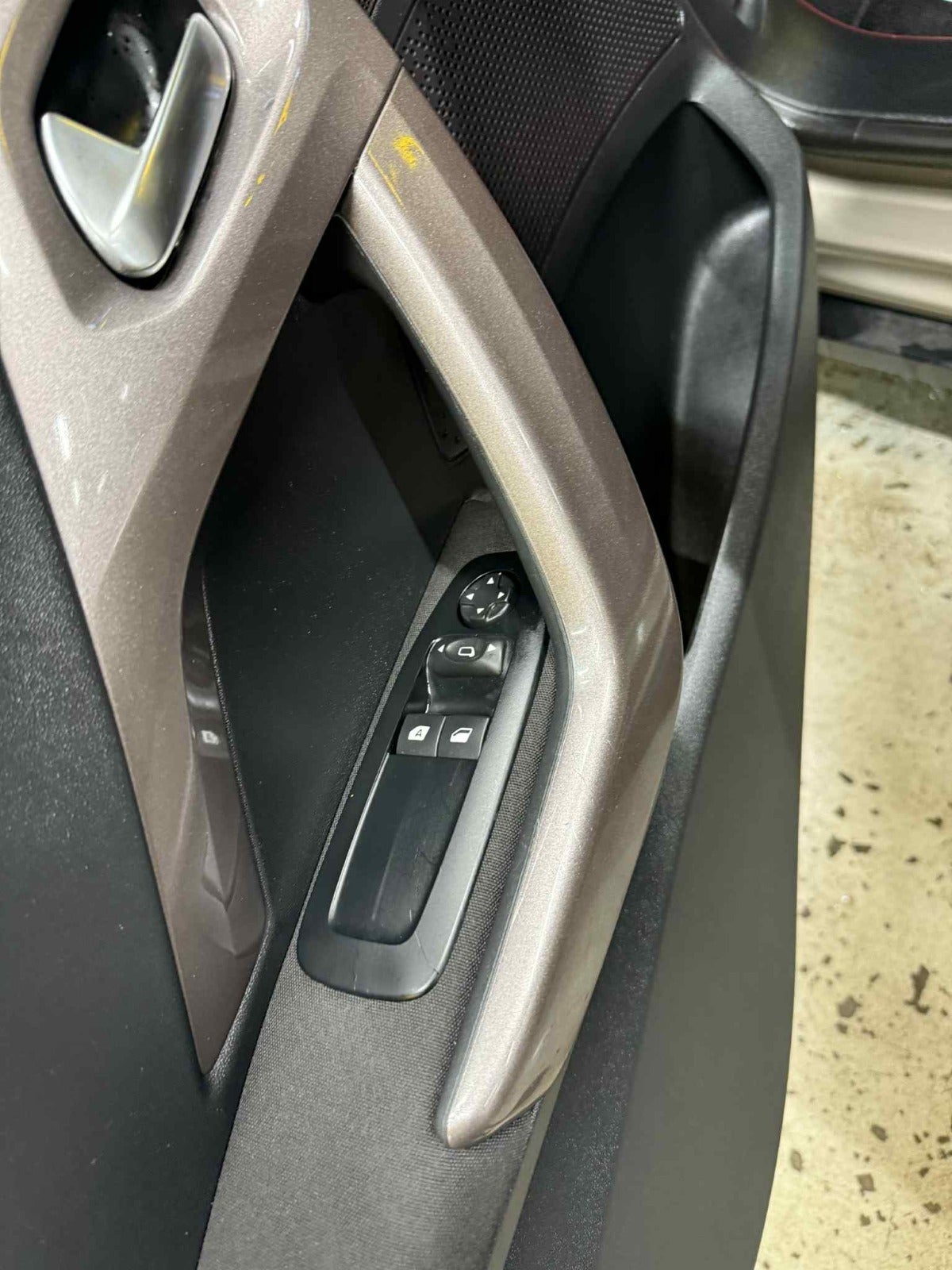 Billede af Peugeot 2008 1,2 e-THP 110 Active Sky