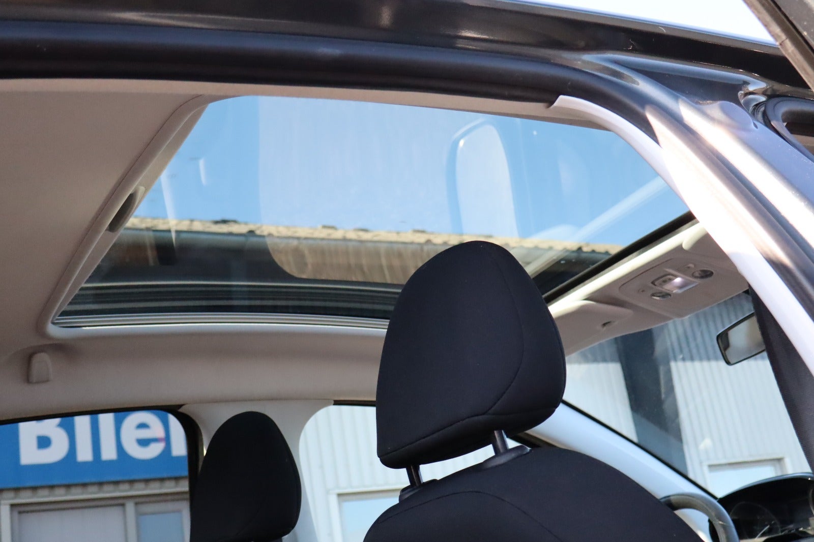 Billede af Peugeot 208 1,6 BlueHDi 100 Allure Sky