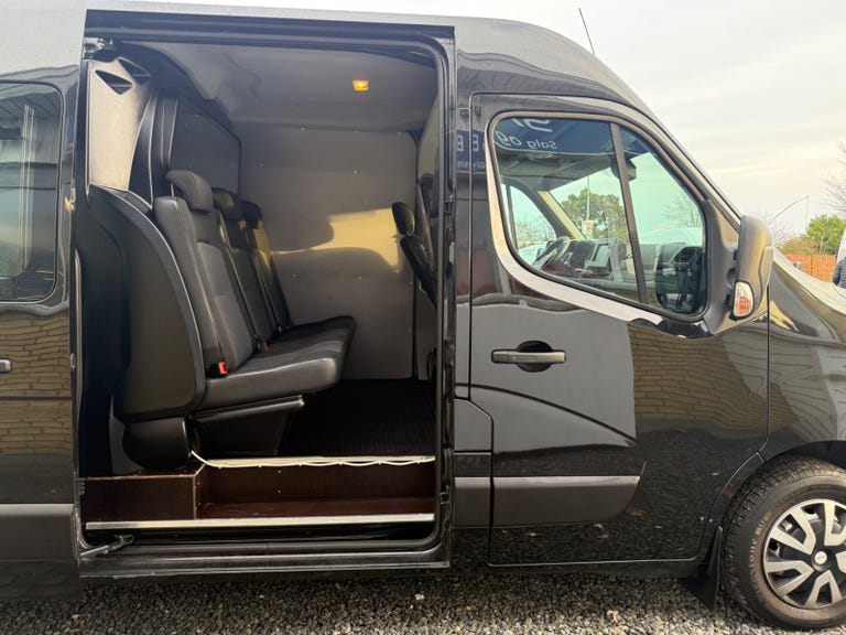 Renault Master IV T35 dCi 150 L2H2 Kassevogn