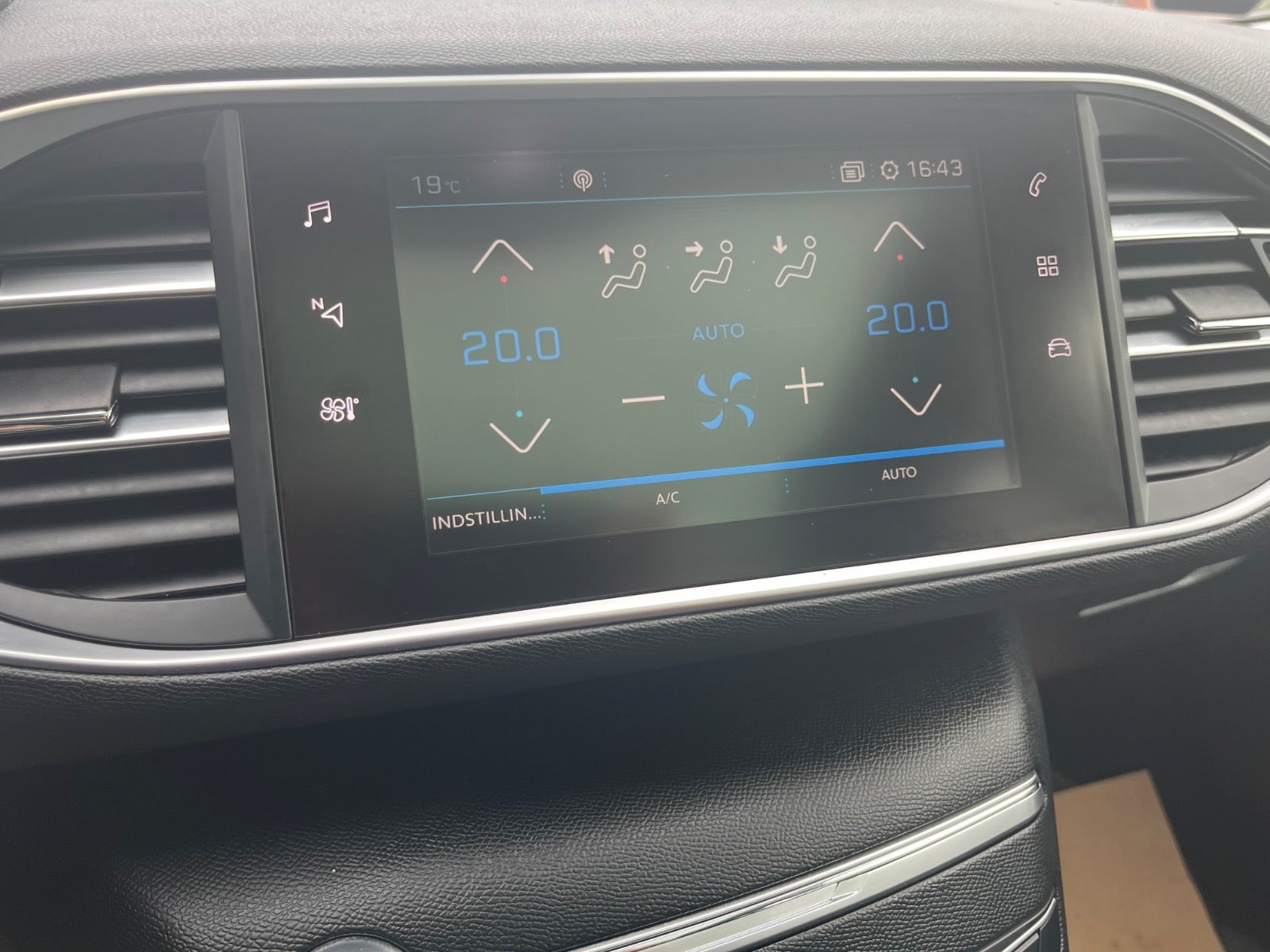 Billede af Peugeot 308 1,6 BlueHDi 120 Allure Sky SW