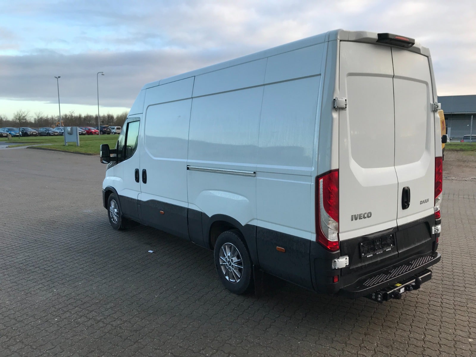 Billede af Iveco Daily 3,0 35S18 12m³ Van AG8