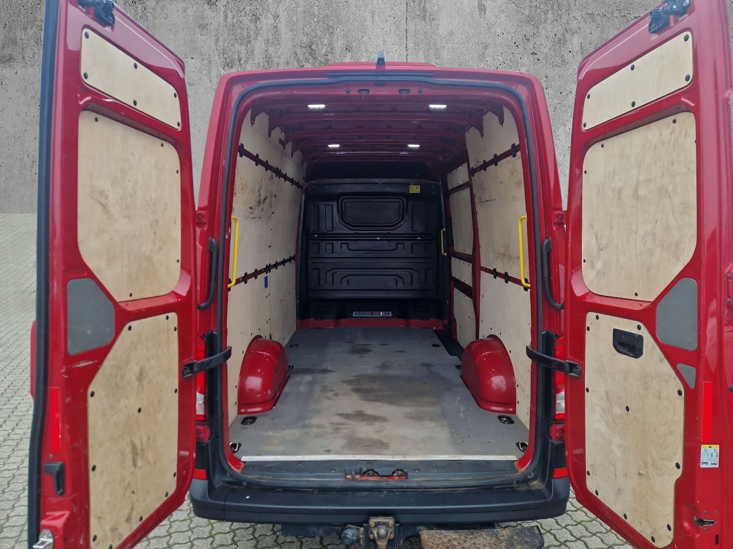 Billede af VW Crafter 35 2,0 TDi 177 Kassevogn L3H3 aut.