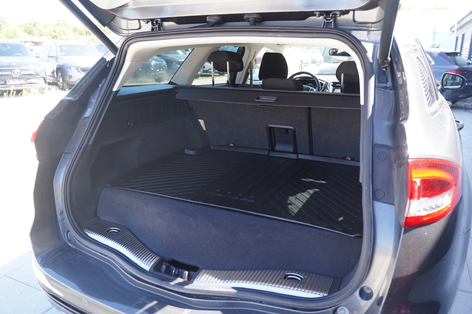 Billede af Ford Mondeo 2,0 HEV Titanium stc. CVT