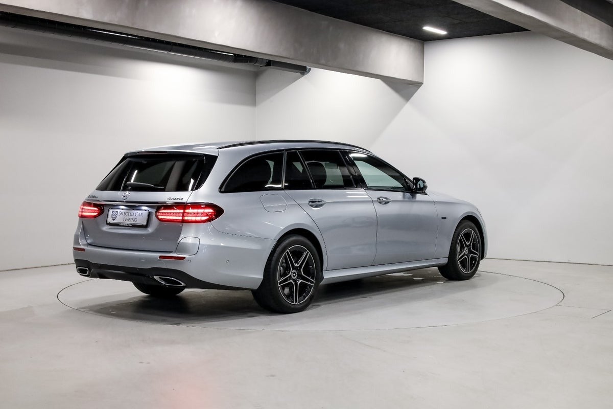 Mercedes-Benz E300 de 2,0 AMG Line stc. aut. 4Matic