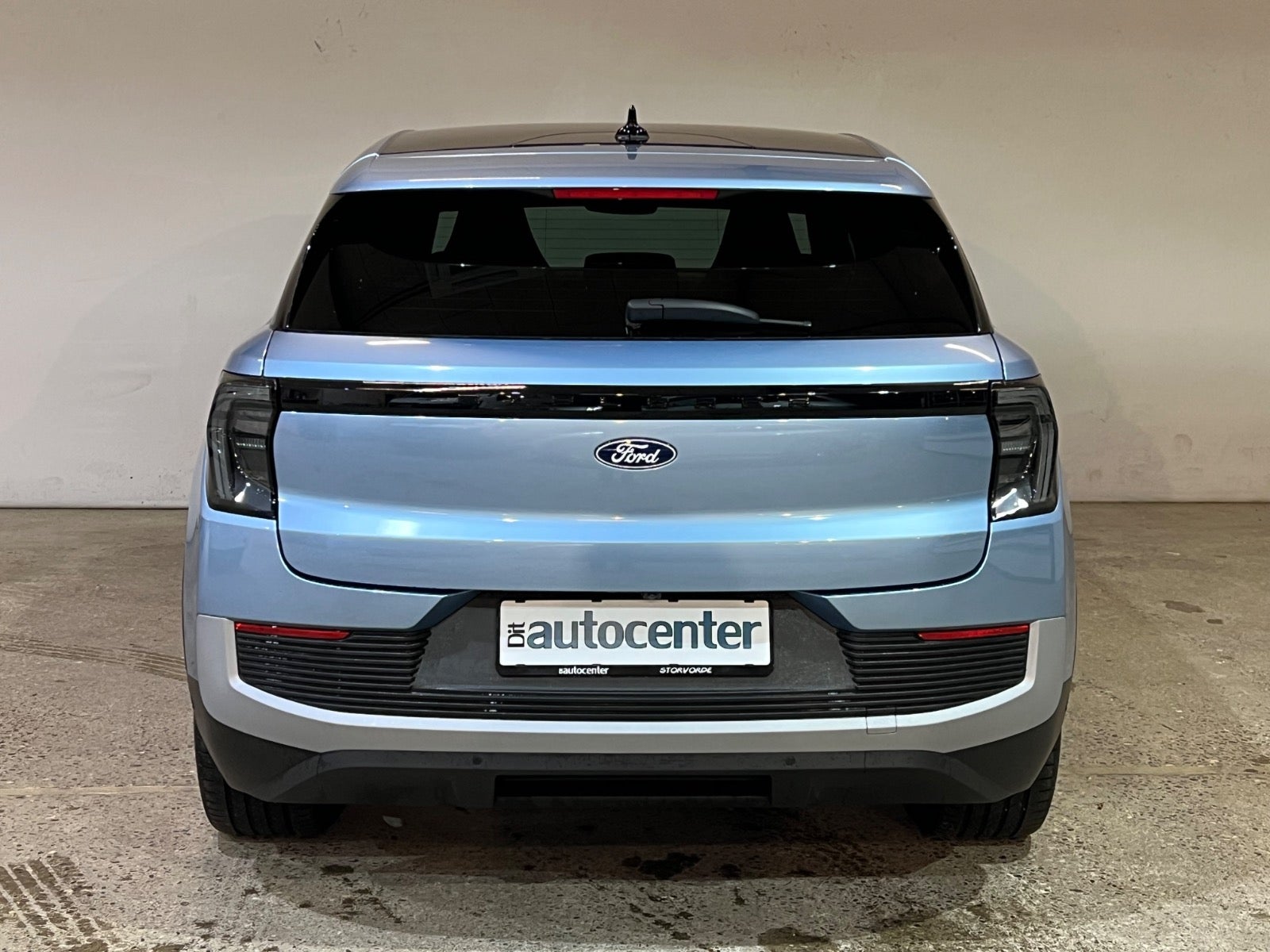 Ford Explorer Premium Extended Range