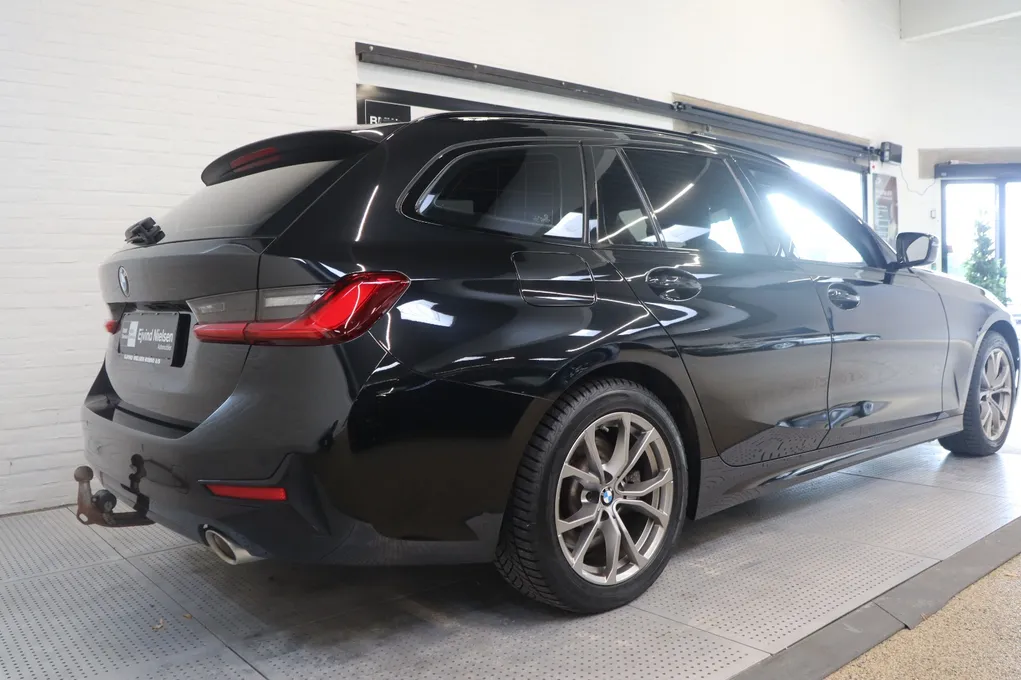 BMW 330e Touring Sport Line aut.