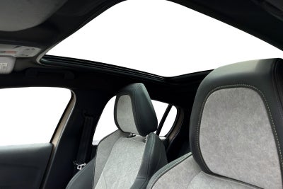 Peugeot e-208 GT
