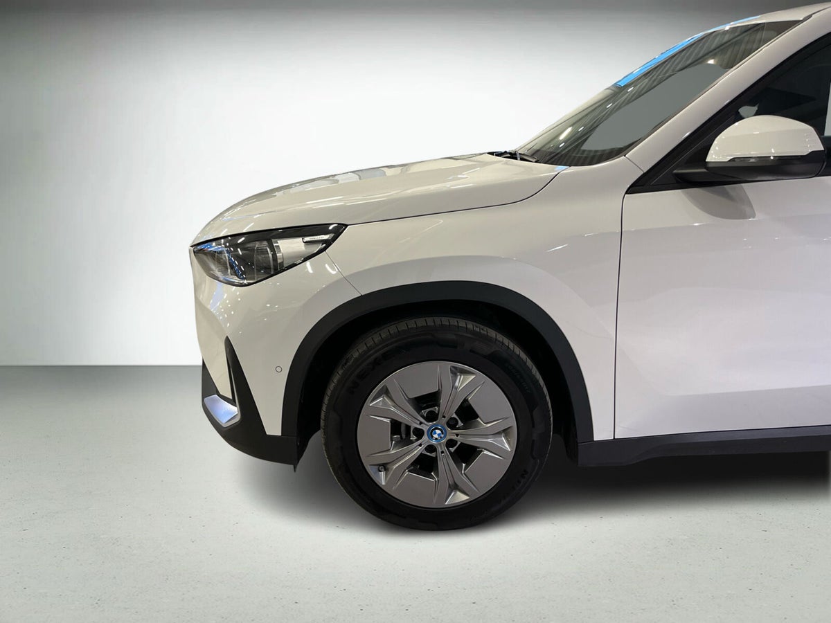BMW iX1 xDrive30 billede 9