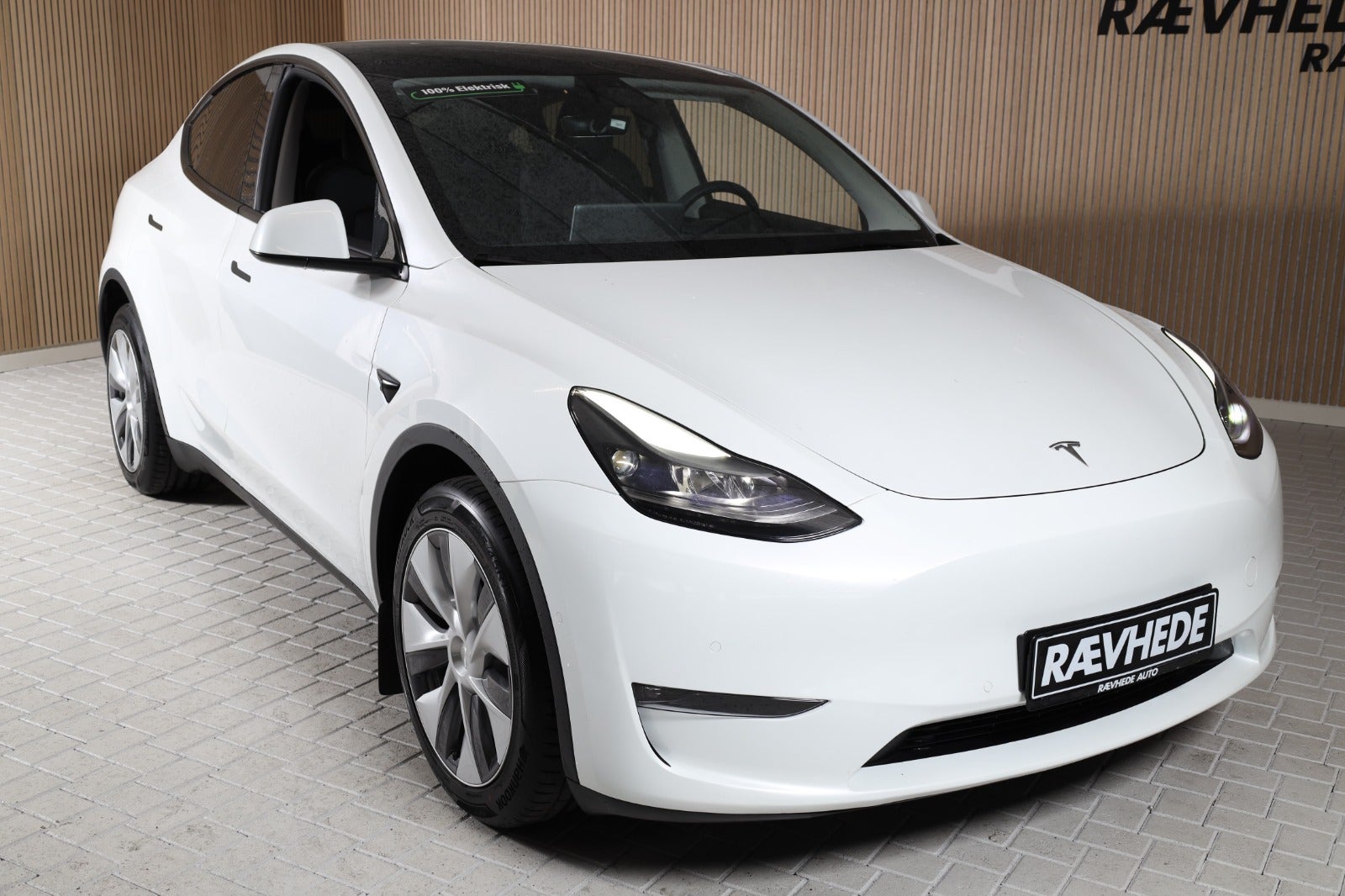 Tesla Model Y Long Range AWD – 2