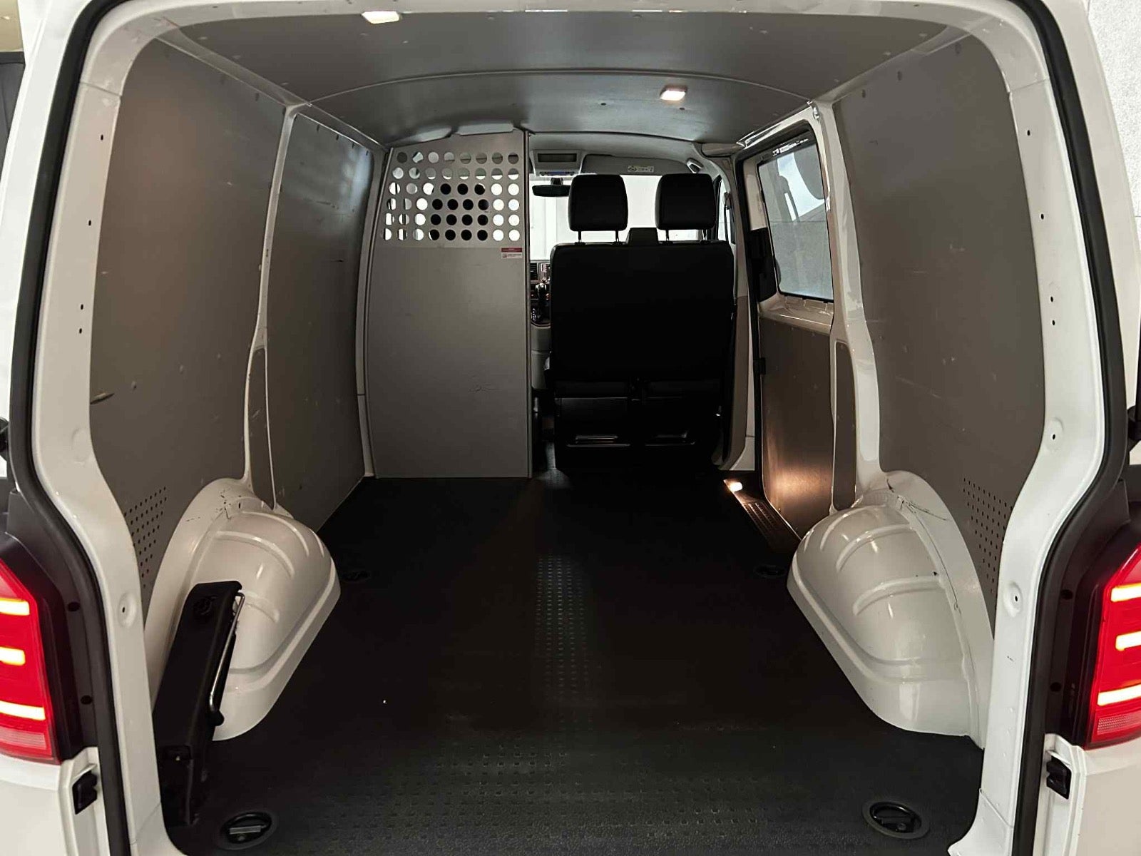 Billede af VW Transporter 2,0 TDi 150 Kassevogn DSG kort