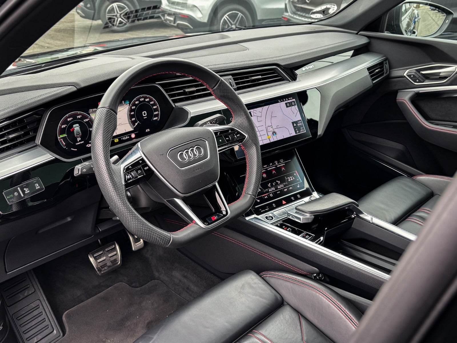 Billede af Audi Q8 e-tron 55 S-line Sportback quattro