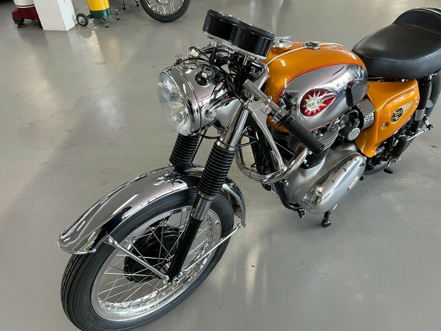 BSA Lightning 650