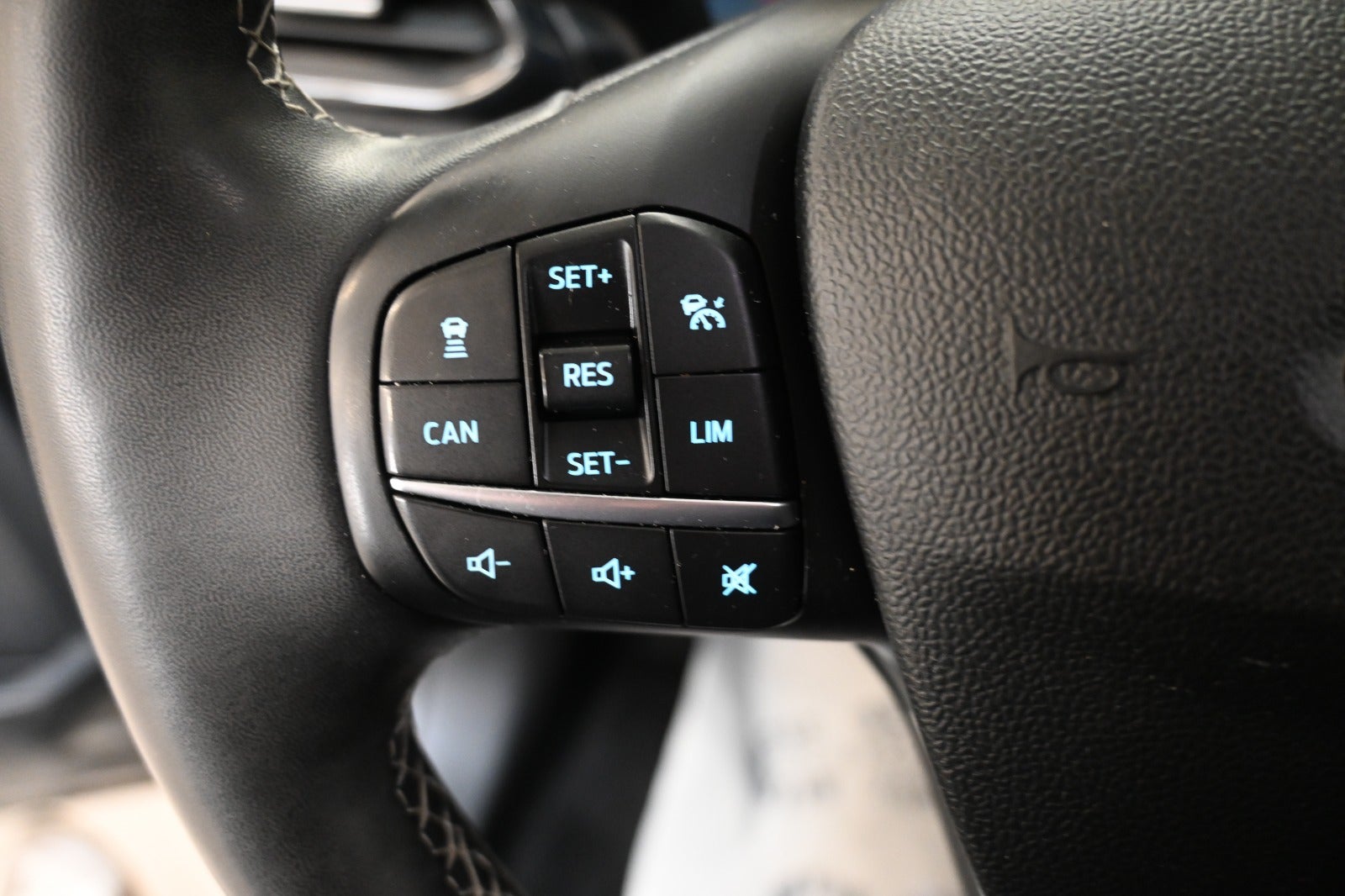 Ford Puma EcoBoost mHEV Titanium