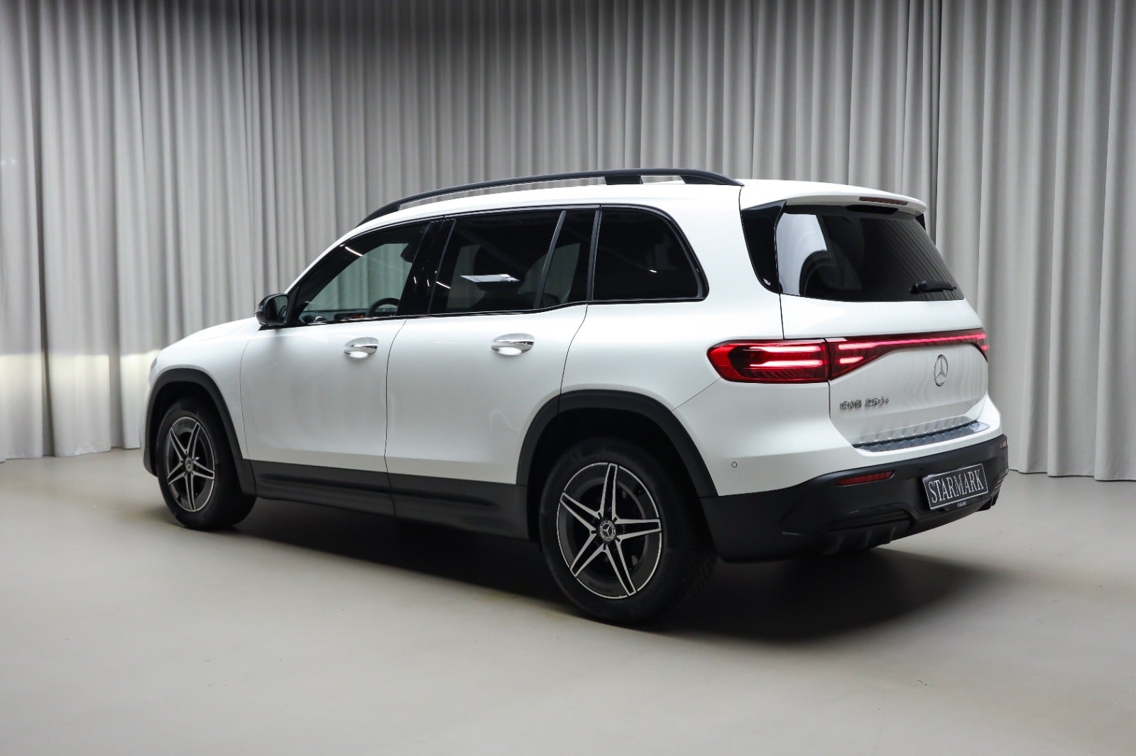 Mercedes-Benz EQB 250+ (3/8)