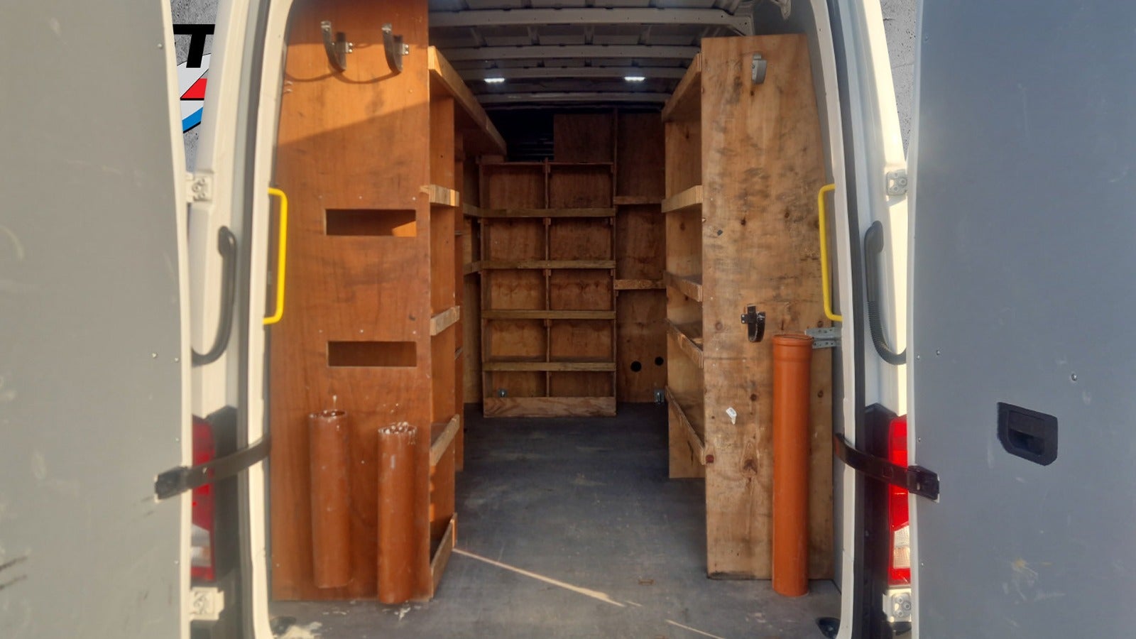 Billede af VW Crafter 35 2,0 TDi 177 Kassevogn L3H2 aut.