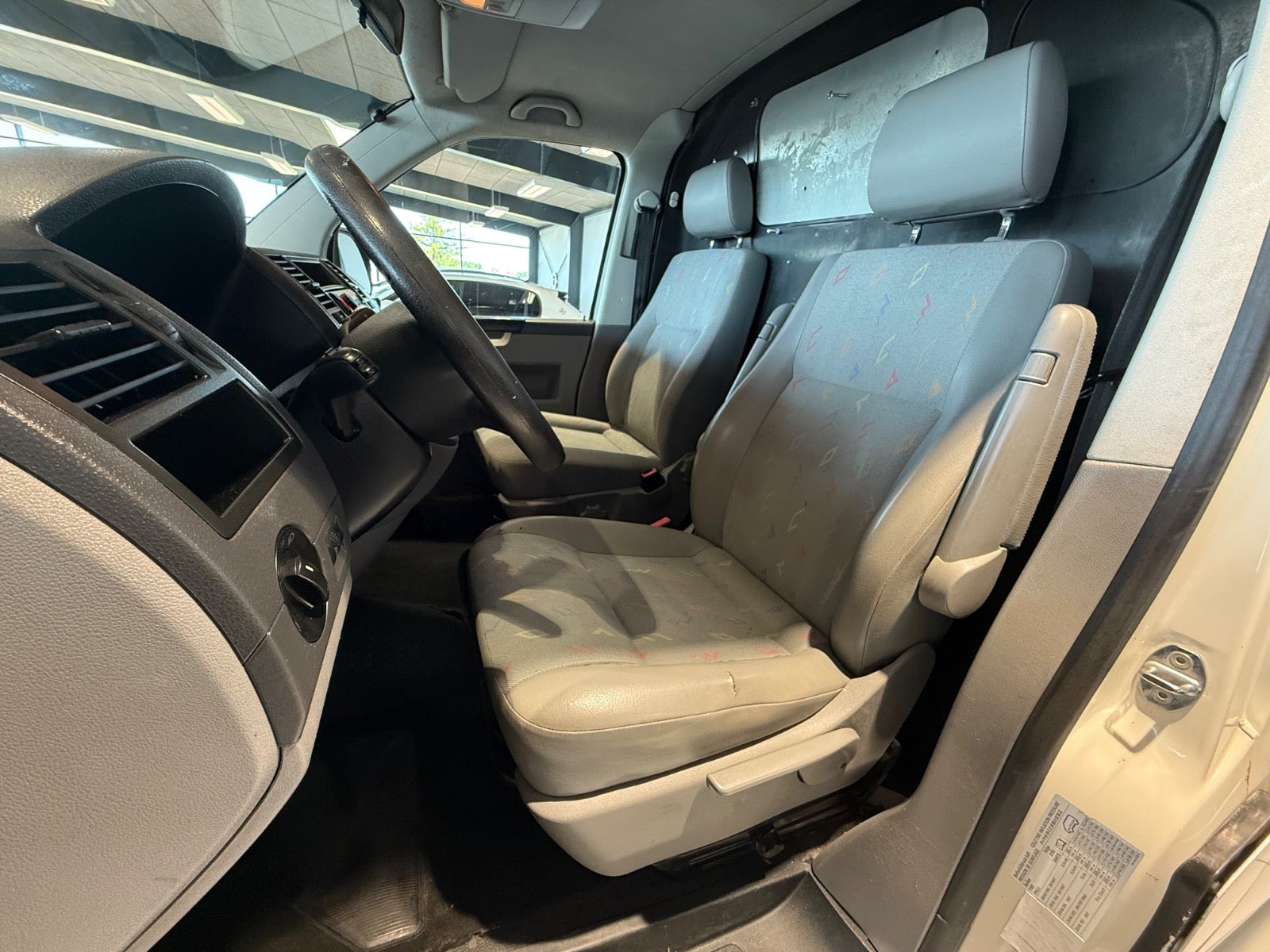 Billede af VW Transporter 2,5 TDi 130 Kassevogn lang