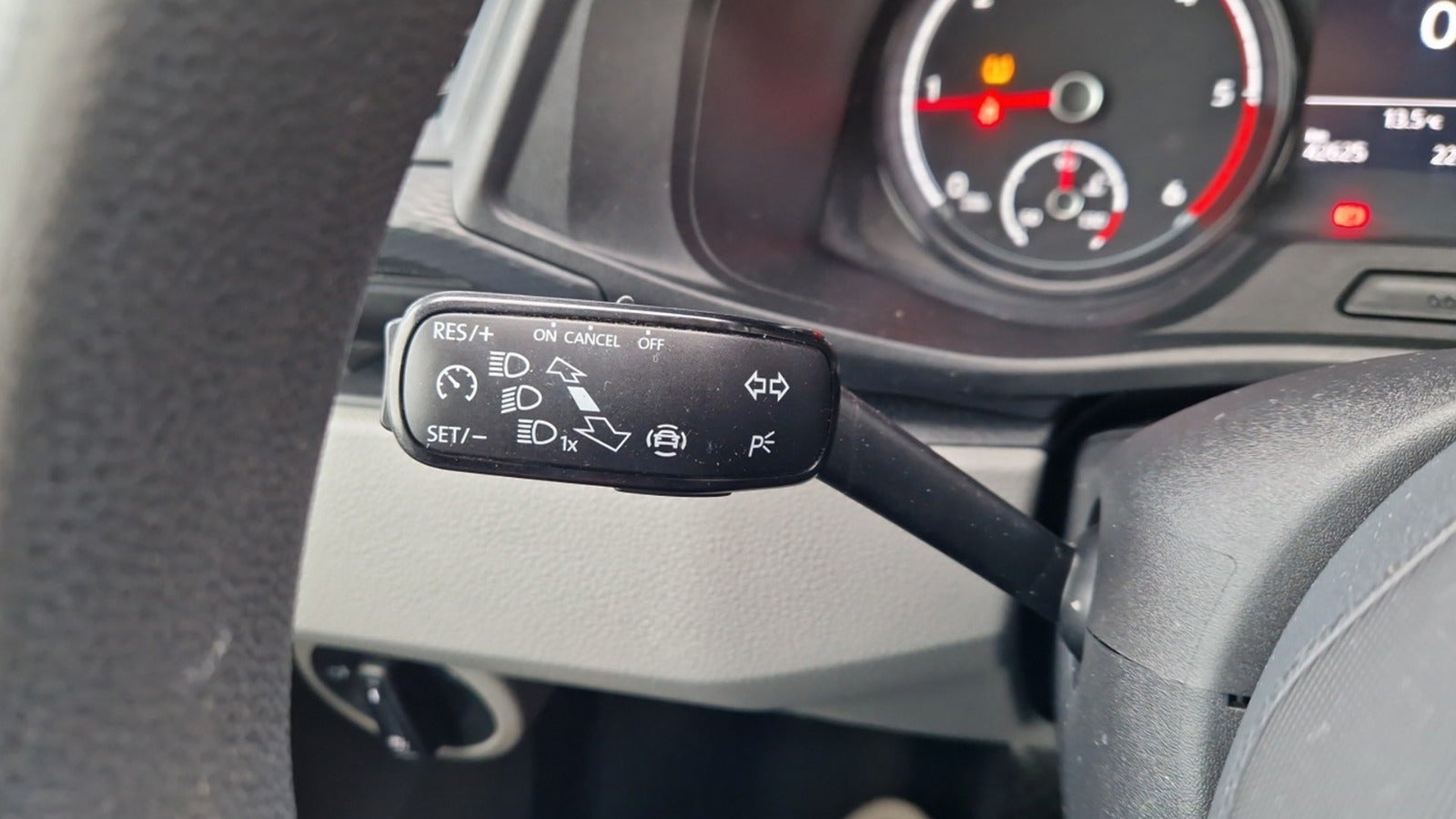 Billede af VW Transporter 2,0 TDi 110 Kassevogn lang