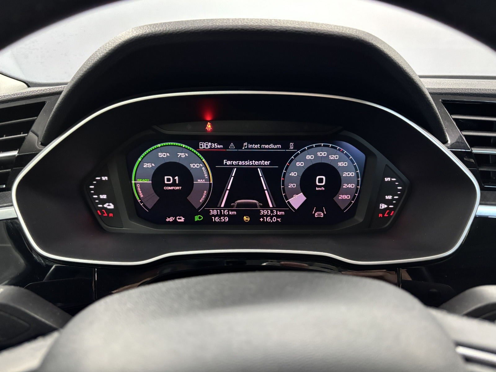 Billede af Audi Q3 45 TFSi e Attitude plus S-tr.