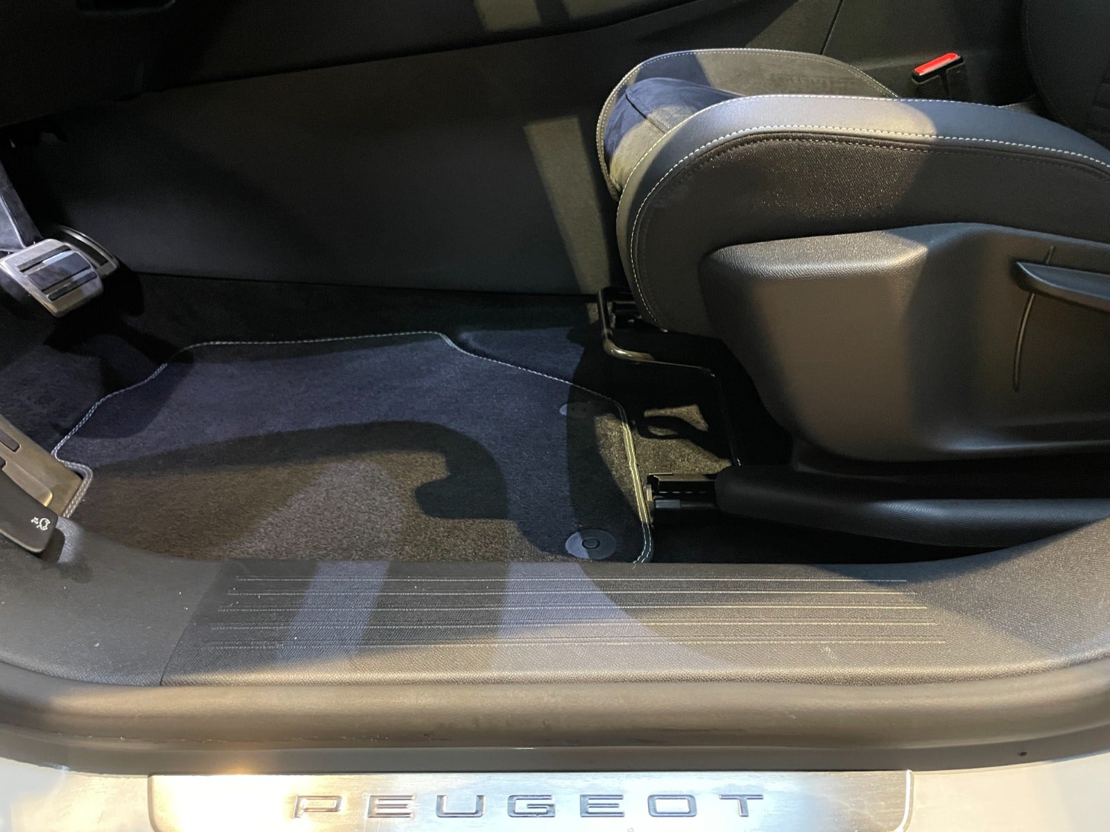 Billede af Peugeot e-3008 77 GT