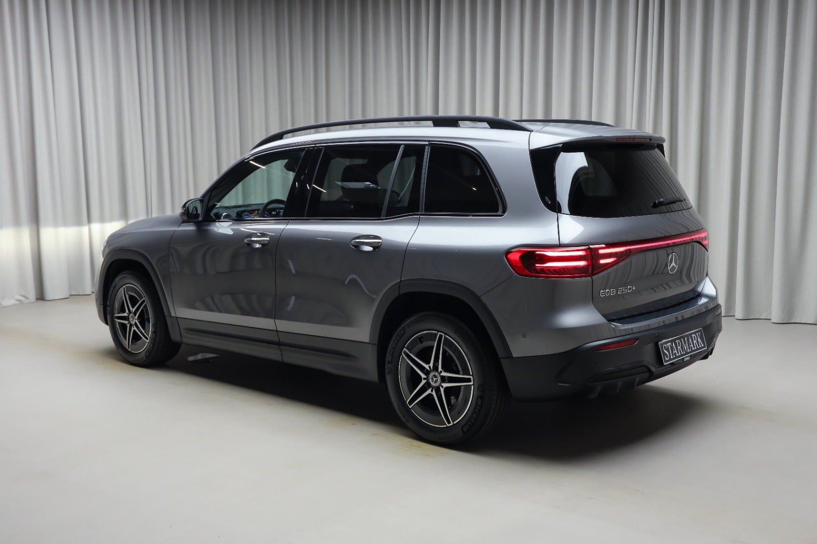 Mercedes-Benz EQB 250+ (3/8)