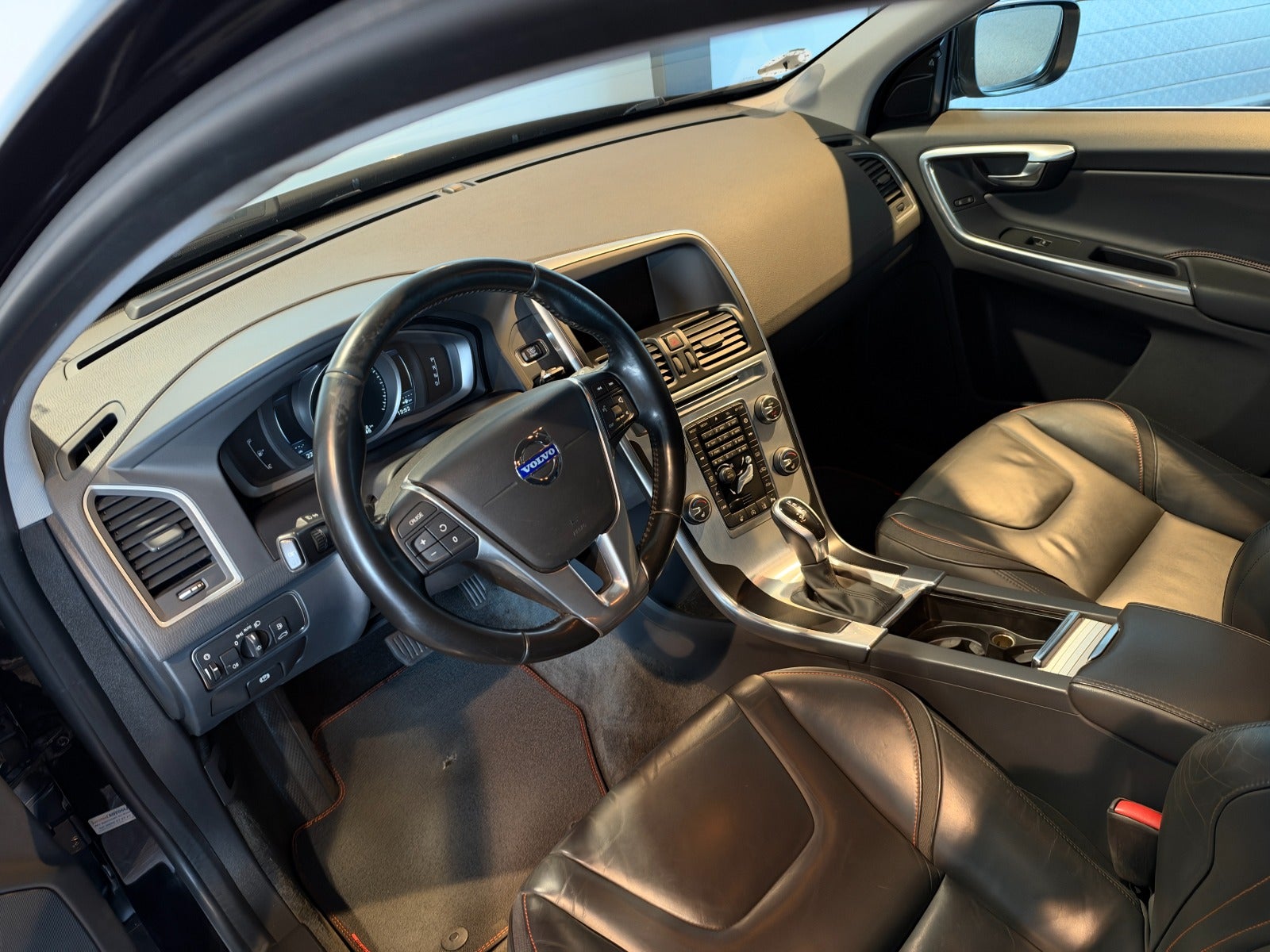 Volvo XC60 2,0 D4 190 Ocean Race aut. 5d - 7
