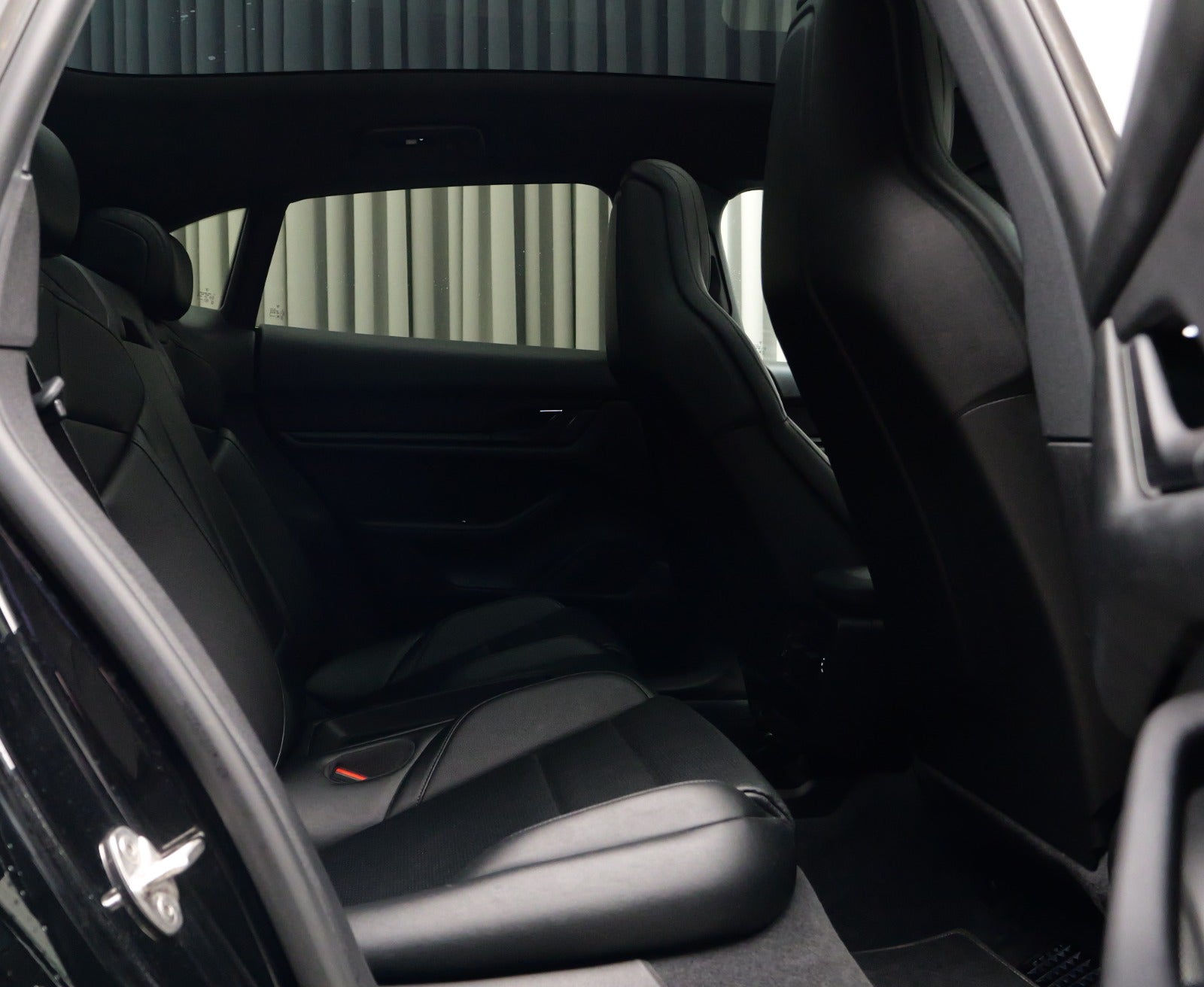 Porsche Taycan 4 Performance+ Cross Turismo