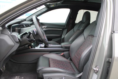 Audi Q8 e-tron S-line Black Style quattro