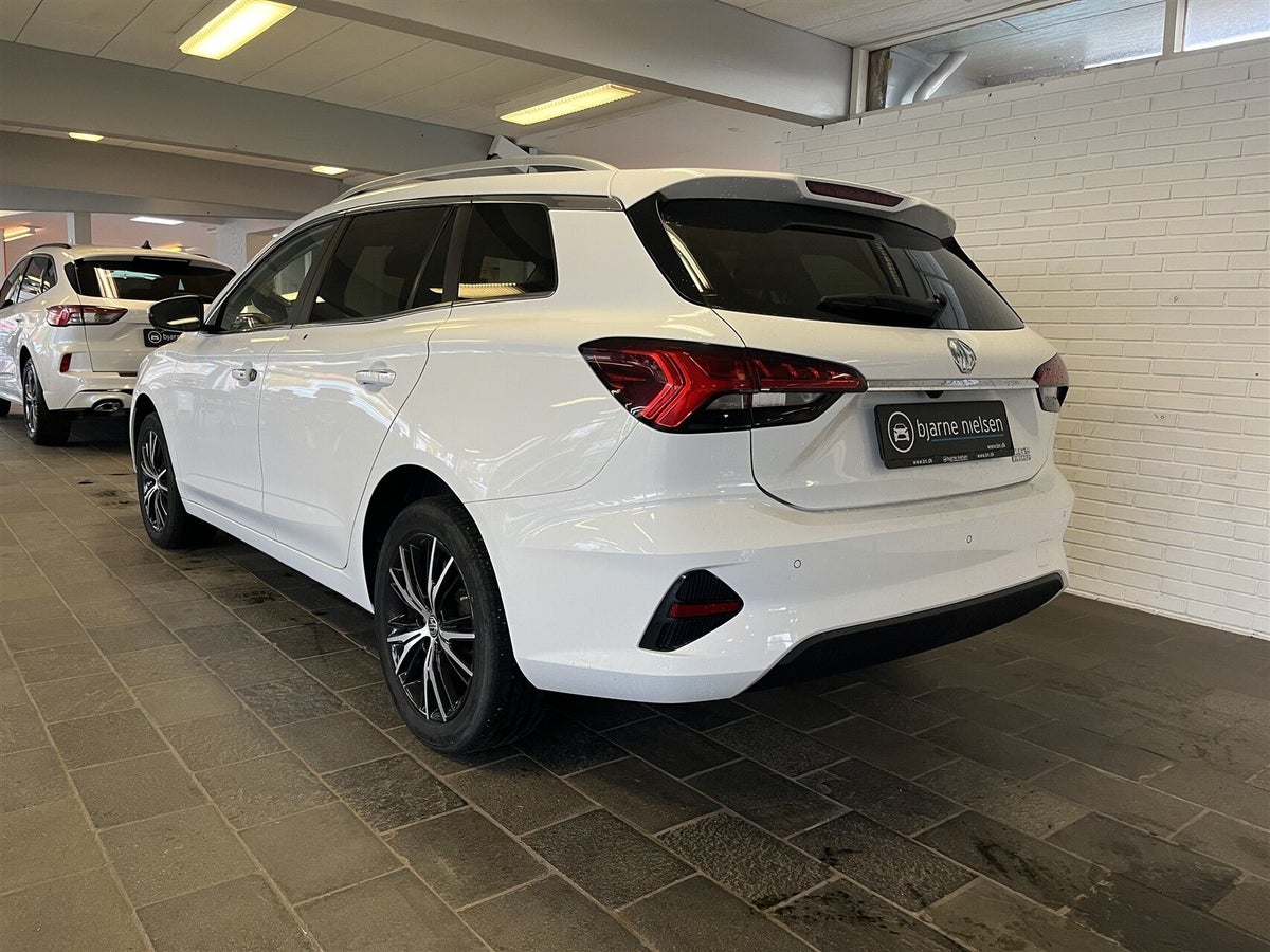 MG 5 Luxury generic.image 2