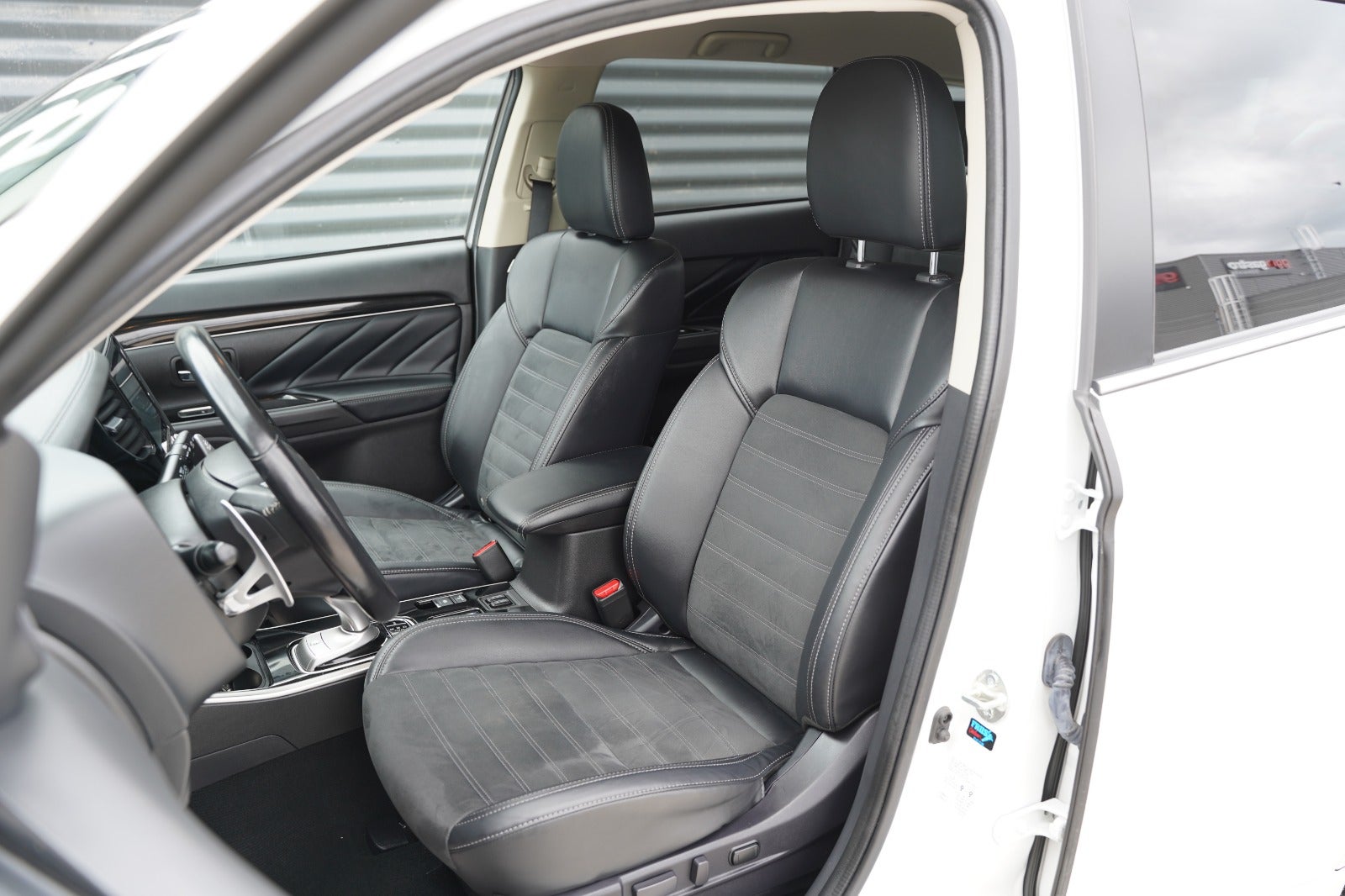 Billede af Mitsubishi Outlander 2,4 PHEV Inform+ CVT 4WD