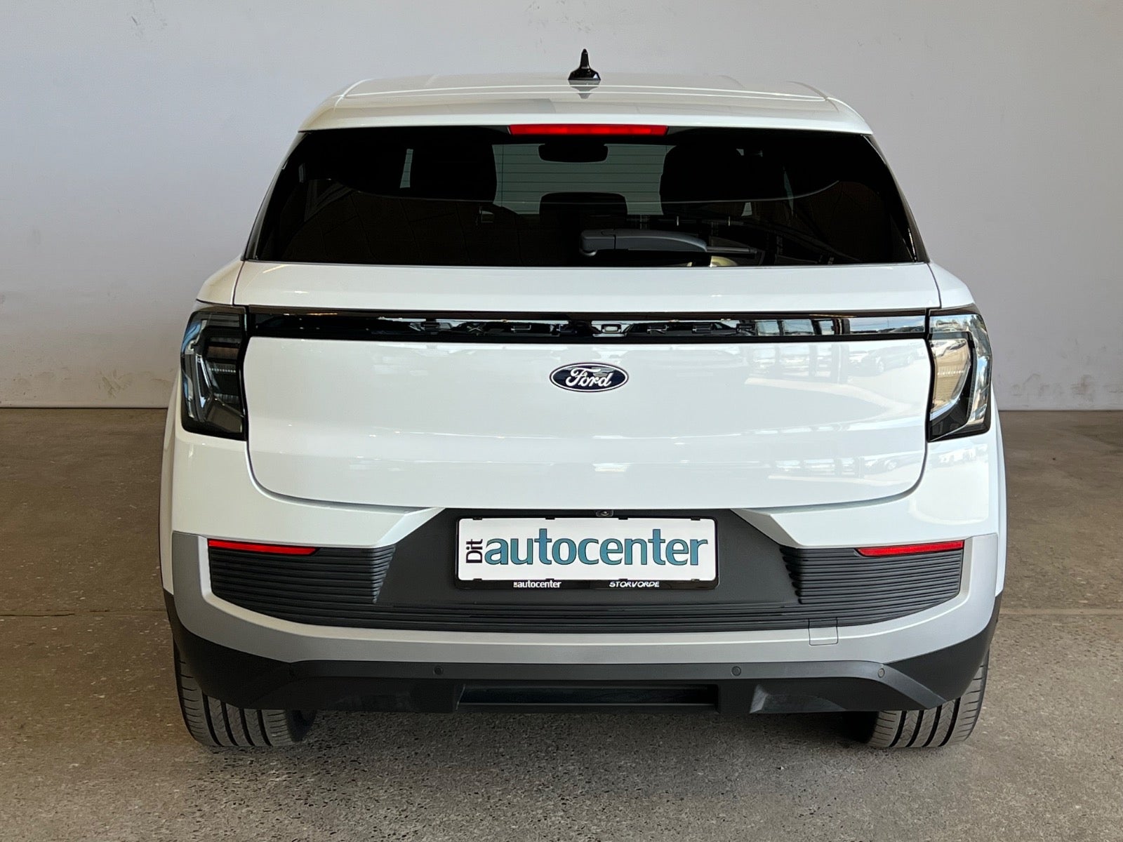 Ford Explorer Premium Extended Range AWD