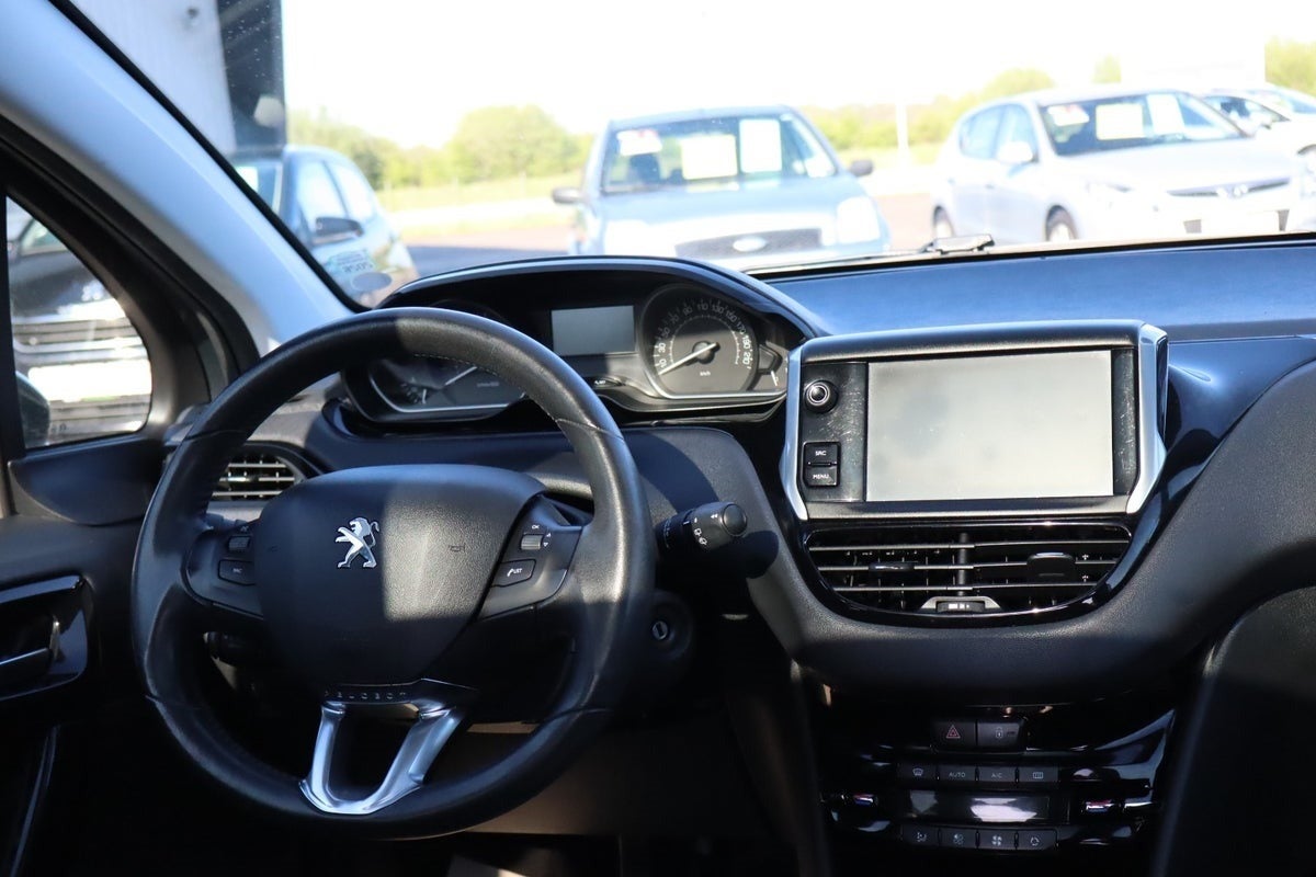 Billede af Peugeot 208 1,6 BlueHDi 100 Allure Sky