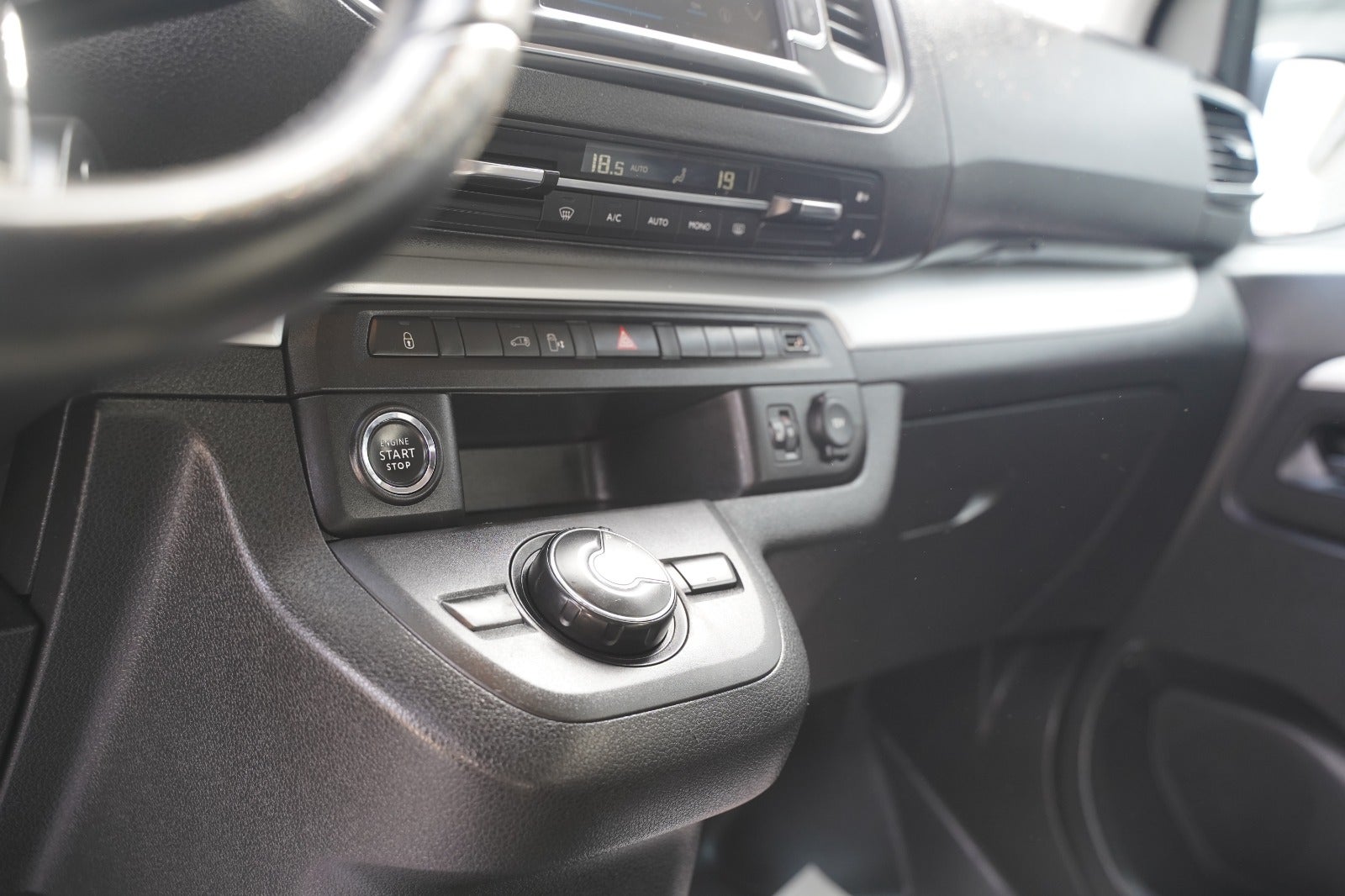 Billede af Peugeot Expert 2,0 BlueHDi 177 L2 Premium EAT8 Van