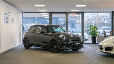 MINI Cooper SE  Classic Trim El aut. Automatgear modelår 2023 km 9545 Sortmetal nysynet klimaanlæg A