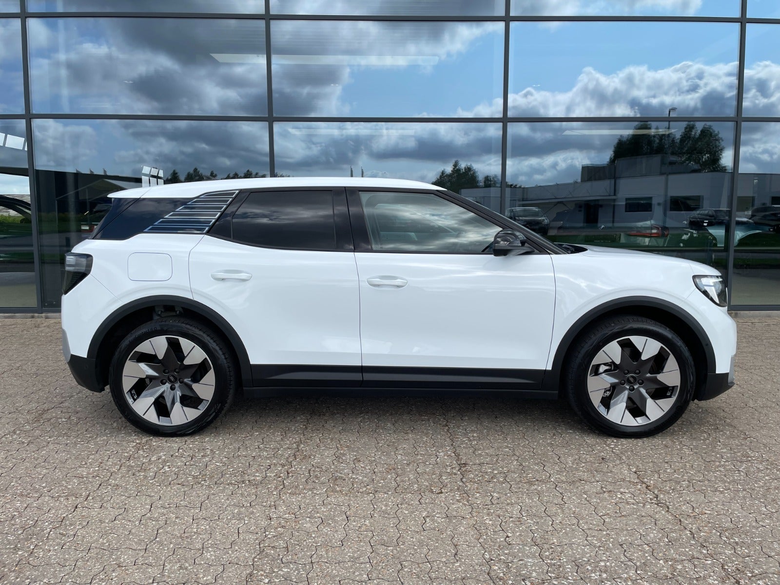 Ford Explorer Premium Extended Range AWD