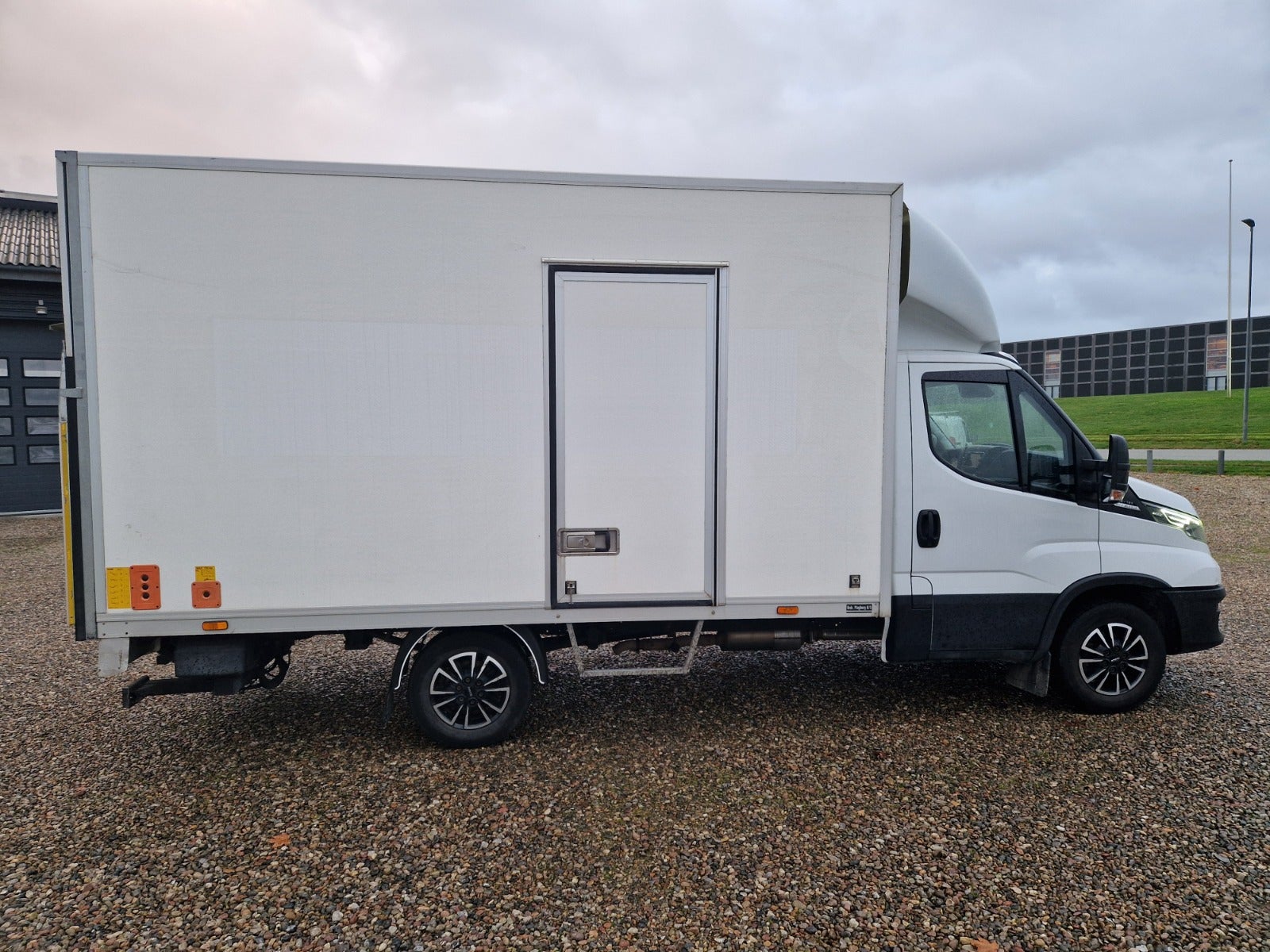 Billede af Iveco Daily 2,3 35S16 Alukasse m/lift AG8