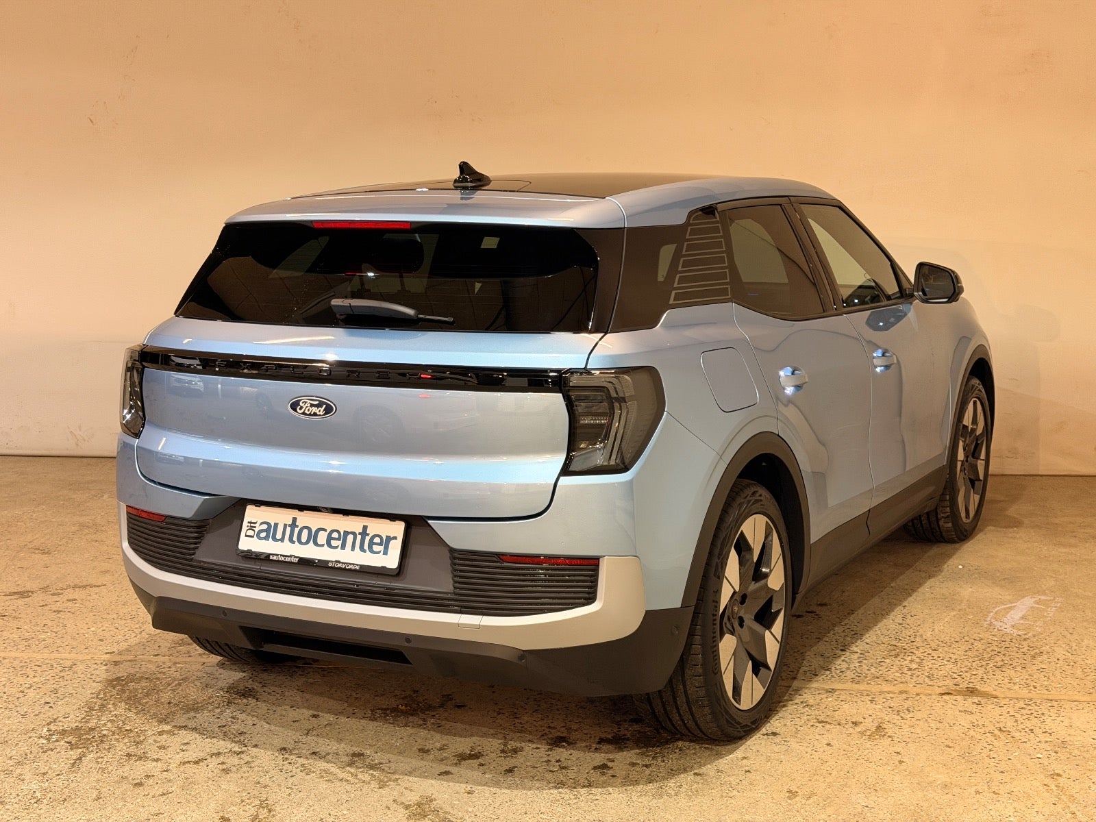 Ford Explorer Premium Extended Range