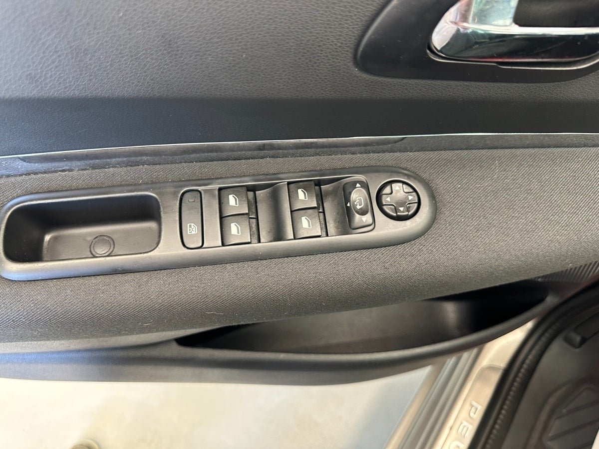 Billede af Peugeot 5008 1,6 BlueHDi 120 Allure 7prs