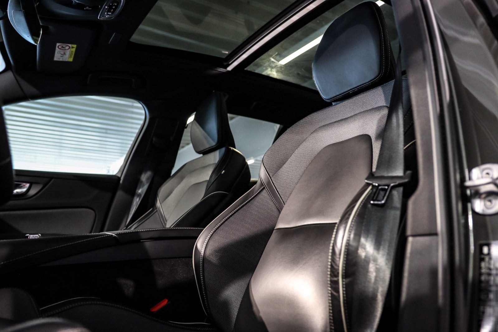 Billede af Volvo V60 2,0 T8 ReCharge R-Design aut. AWD