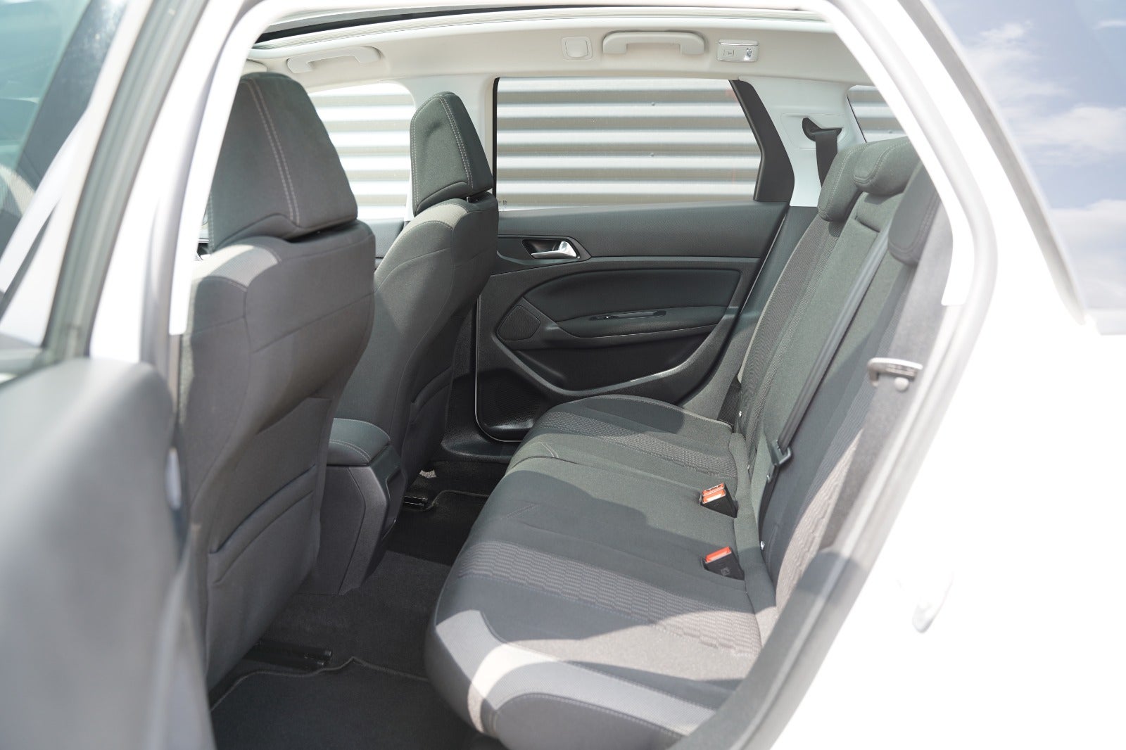 Billede af Peugeot 308 1,6 BlueHDi 120 Style Sky SW