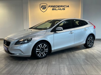 Volvo V40 2,0 D2 120 Momentum Eco 5d