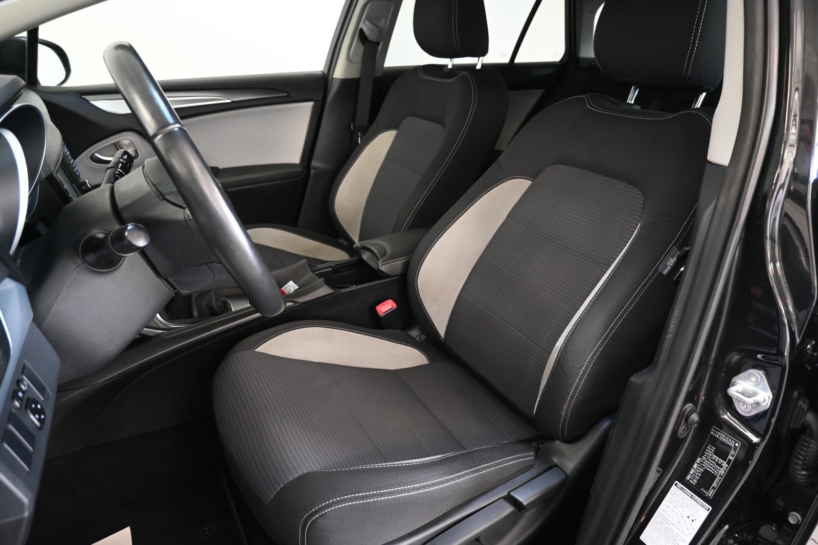 Toyota Avensis VVT-i Spirit Touring Sports