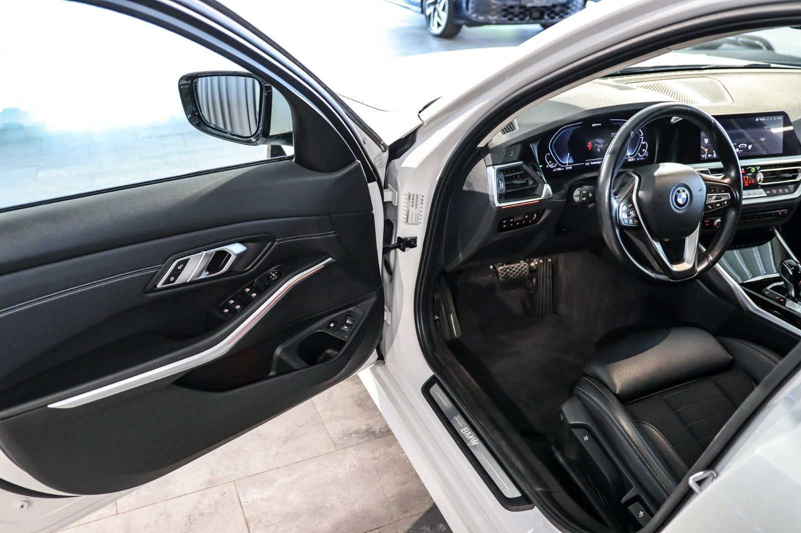 Billede af BMW 330e 2,0 Touring Sport Line aut.