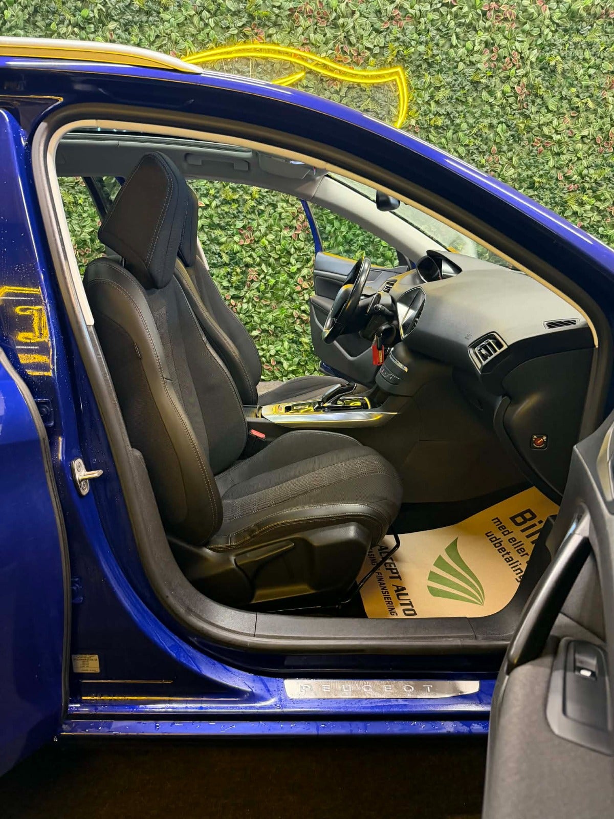 Billede af Peugeot 308 1,2 e-THP 130 Allure SW EAT6