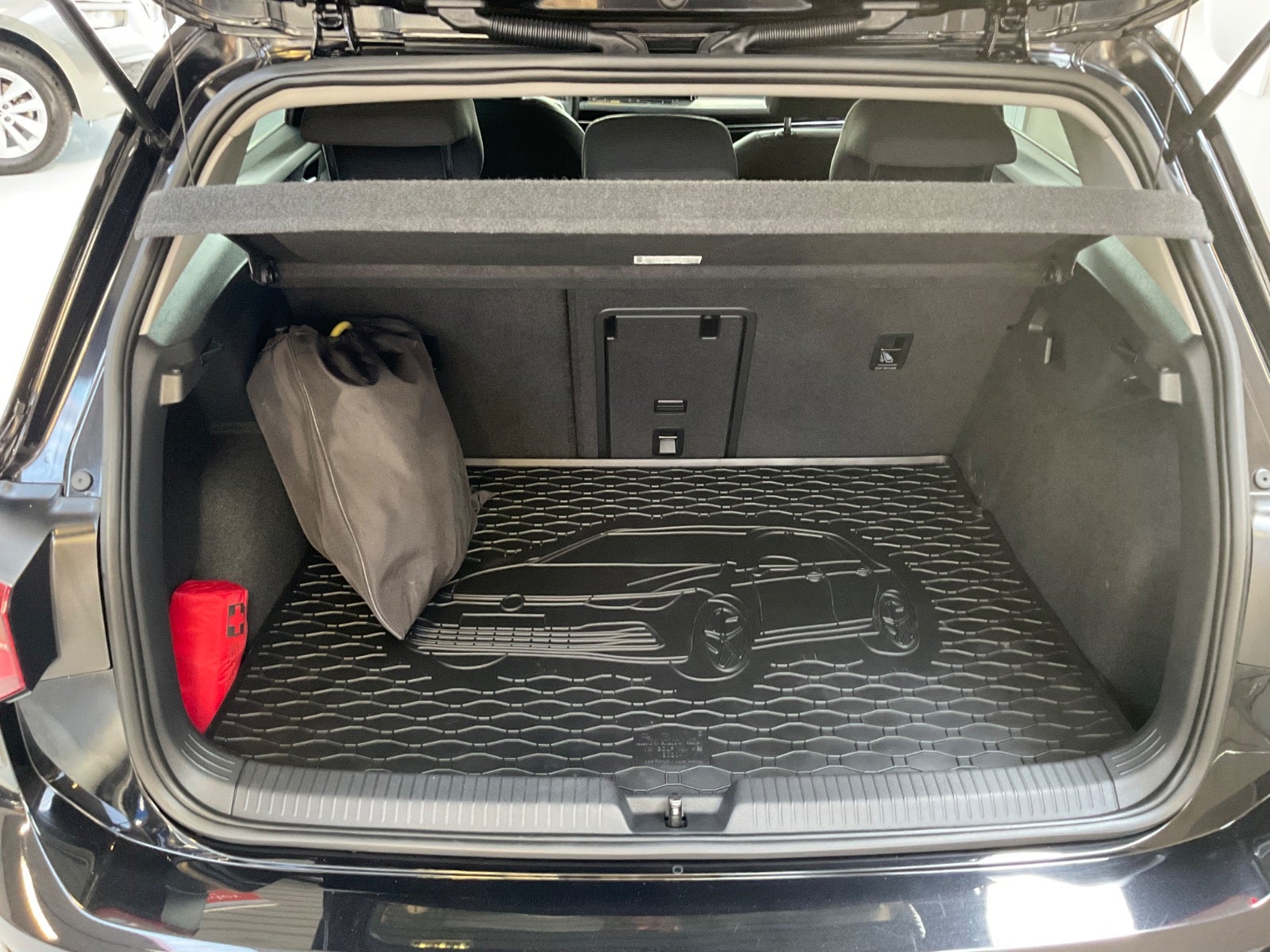 VW Golf VIII 1,4 eHybrid DSG 5d - 6