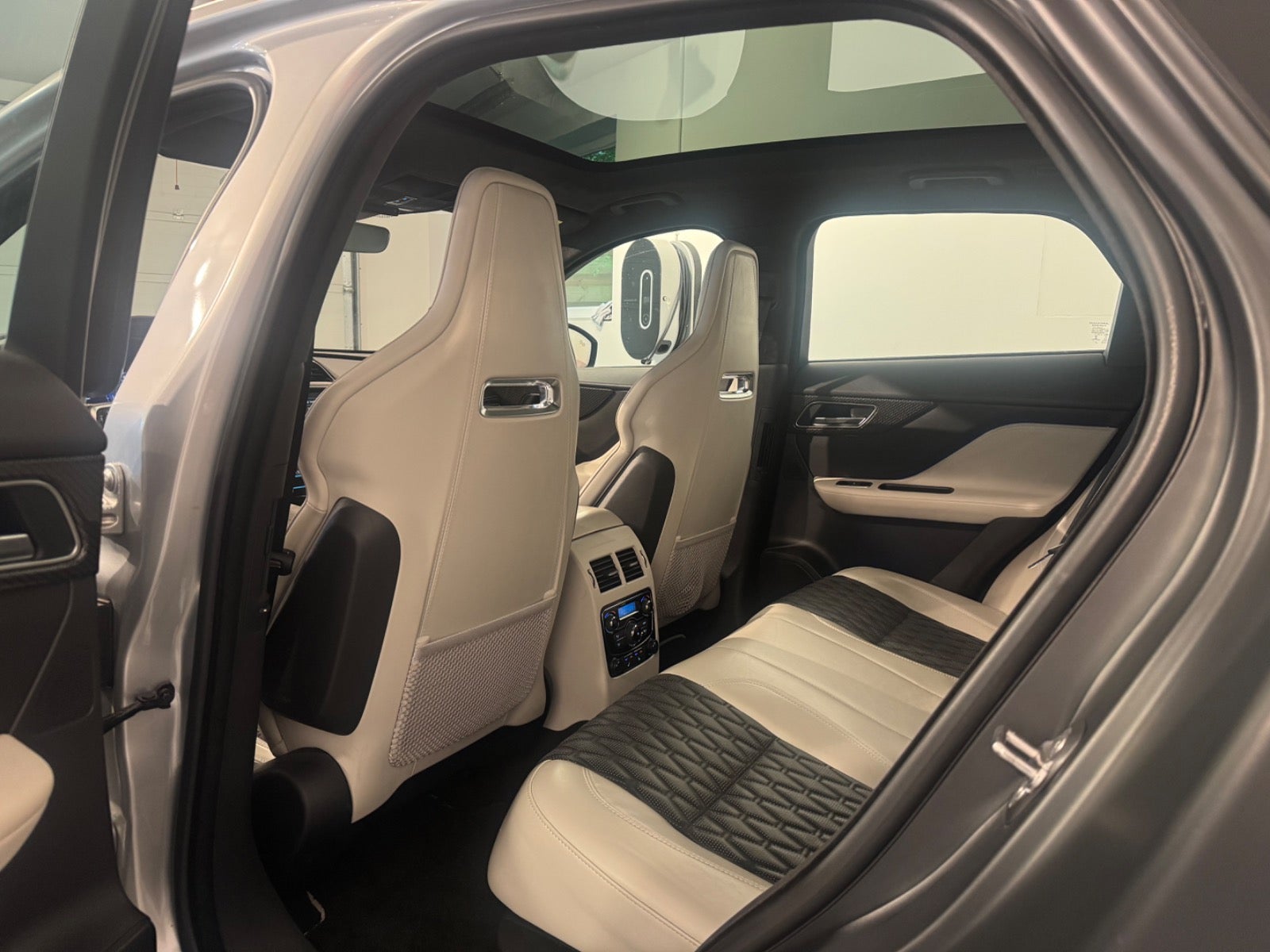 Jaguar – F-Pace