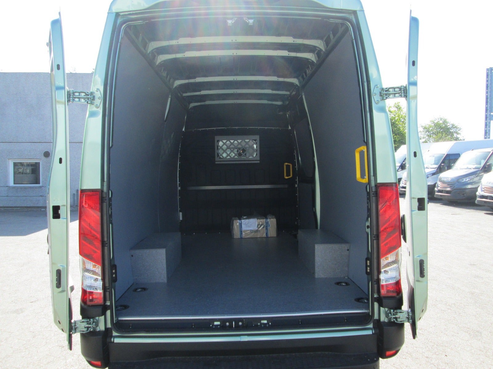 Billede af Iveco Daily 3,0 35S21 12m³ Van AG8