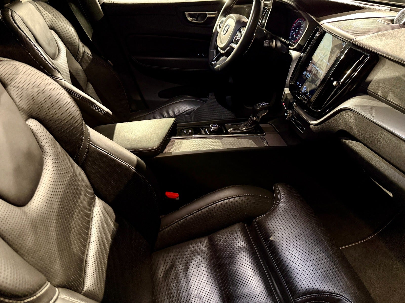 Billede af Volvo XC60 2,0 T6 310 R-Design aut. AWD