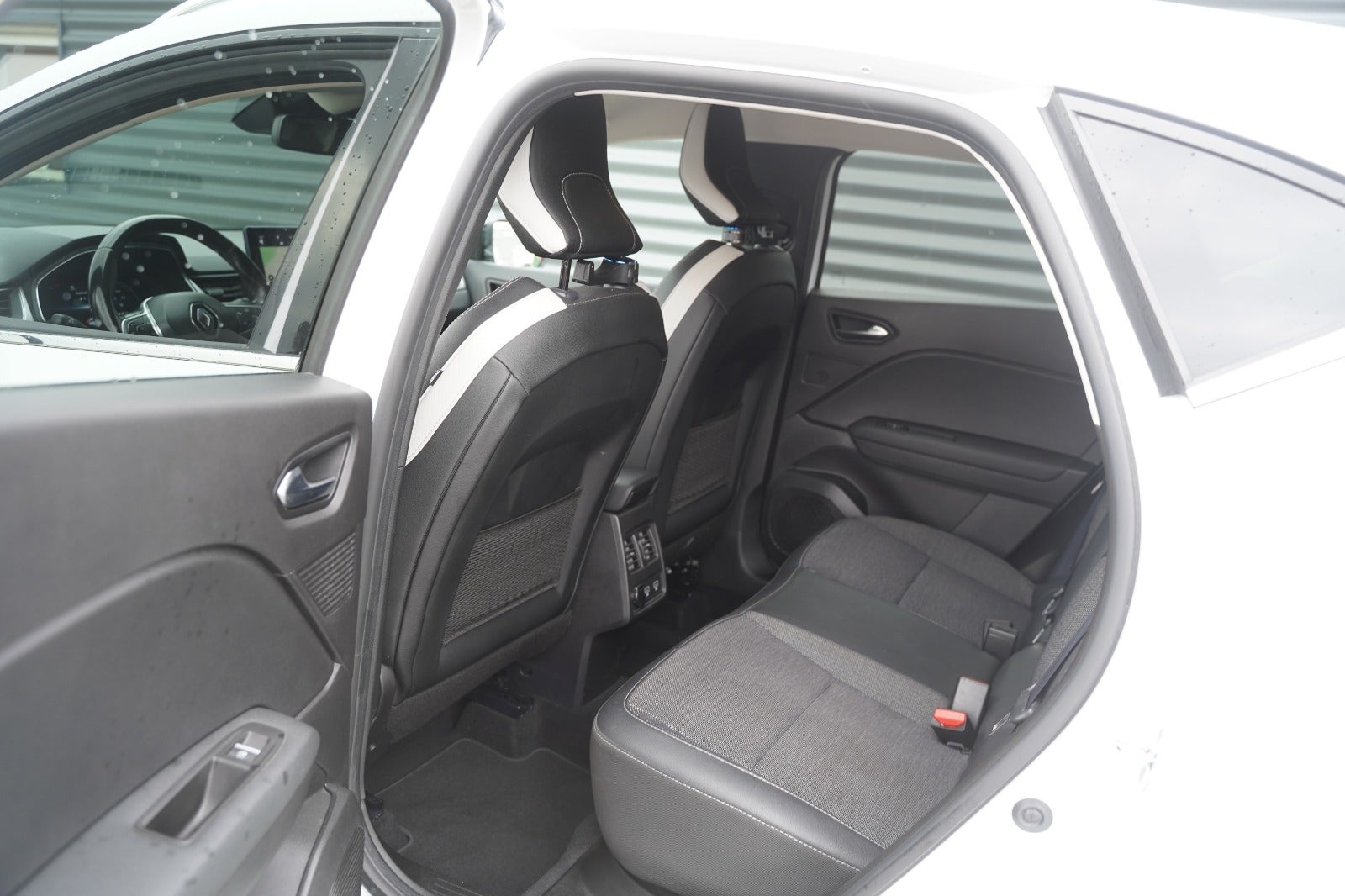 Billede af Renault Captur 1,6 E-Tech Intens